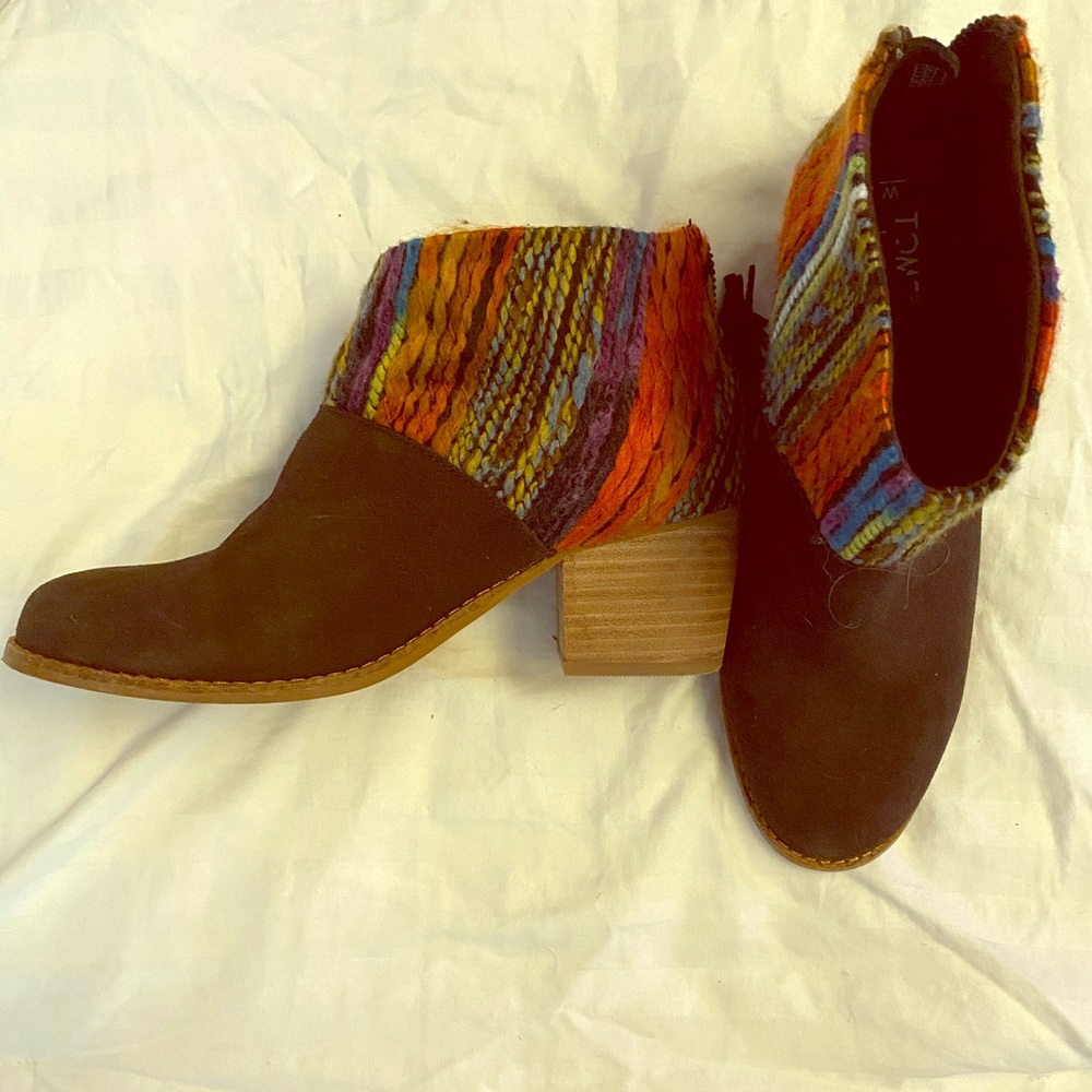 Tom’s textured detailed booties